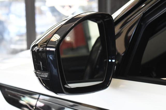 Photo of 2022 Fuji White Land Rover Range Rover Evoque