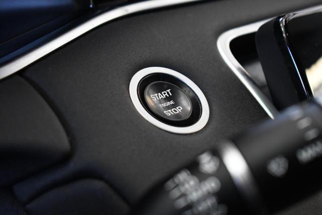 Photo of 2022 Fuji White Land Rover Range Rover Evoque