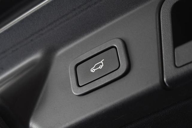 Photo of 2022 Santorini Black Land Rover Range Rover Velar