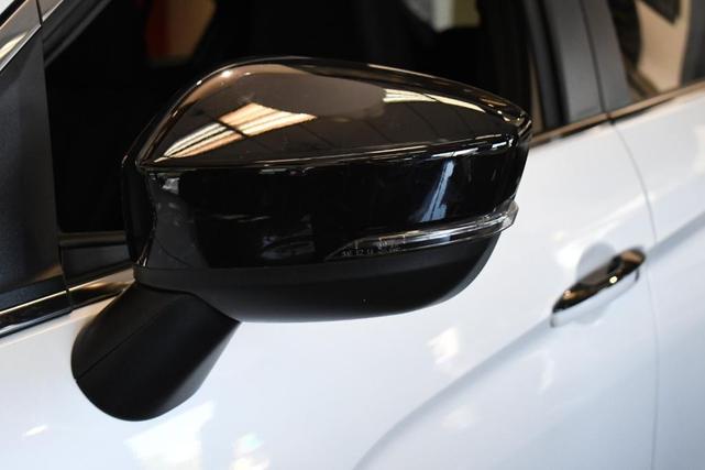 Photo of 2024 White Diamond Mitsubishi Eclipse Cross