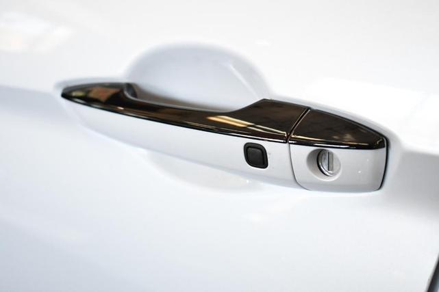 Photo of 2024 White Diamond Mitsubishi Eclipse Cross