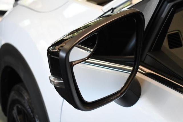 Photo of 2024 White Diamond Mitsubishi Eclipse Cross