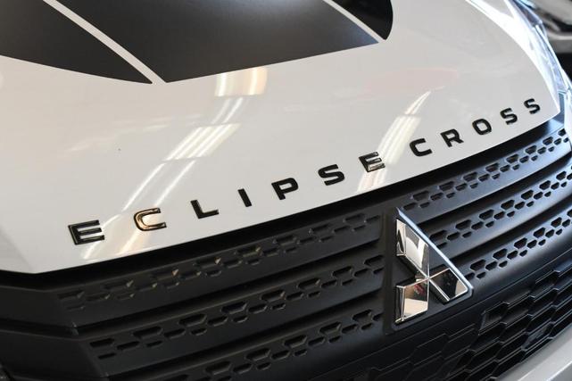 Photo of 2024 White Diamond Mitsubishi Eclipse Cross