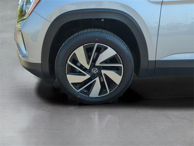 Photo of 2024 Silver Bird Metallic Volkswagen Atlas