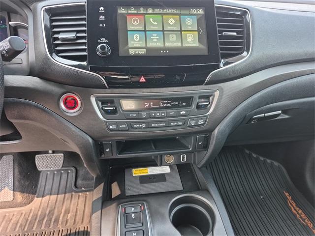 Photo of 2022 Gray Honda Pilot