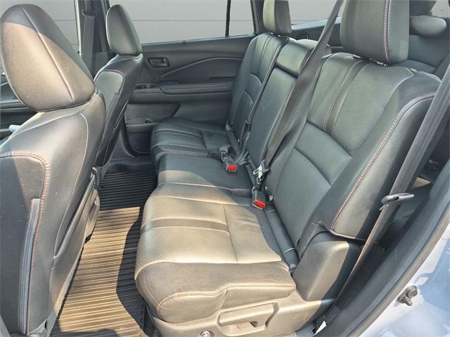 Photo of 2022 Gray Honda Pilot
