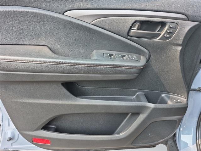 Photo of 2022 Gray Honda Pilot