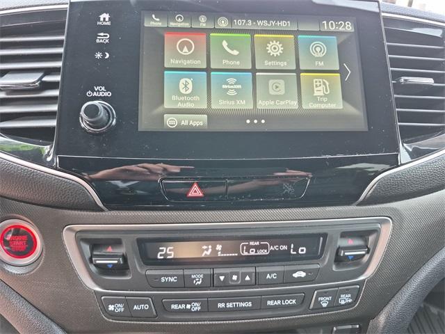 Photo of 2022 Gray Honda Pilot