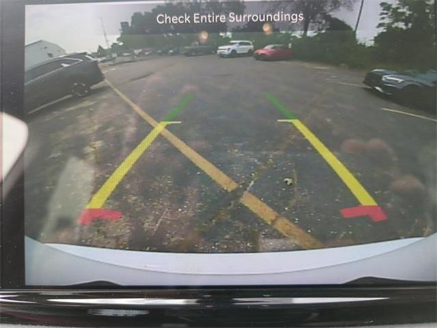 Photo of 2023 Bright White Clearcoat Chrysler Pacifica