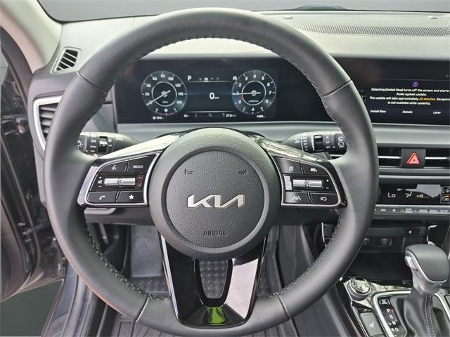 Photo of 2024 Gravity Gray Kia Seltos