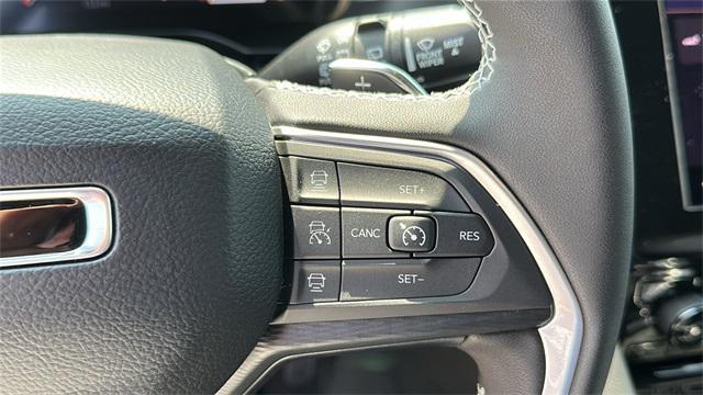 Photo of 2025 Bright White Clearcoat Jeep Grand Cherokee L
