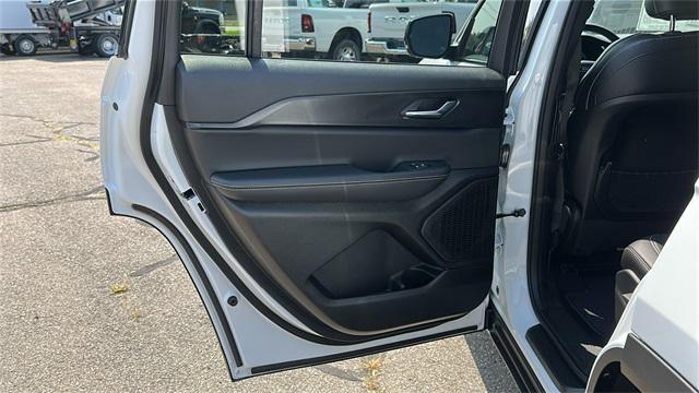 Photo of 2025 Bright White Clearcoat Jeep Grand Cherokee L