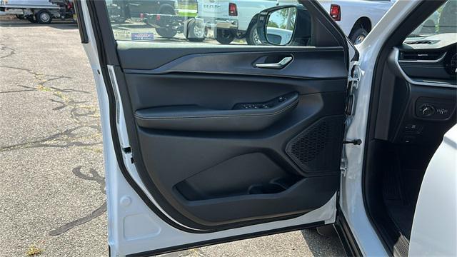 Photo of 2025 Bright White Clearcoat Jeep Grand Cherokee L