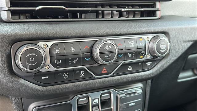 Photo of 2025 Black Clearcoat Jeep Gladiator