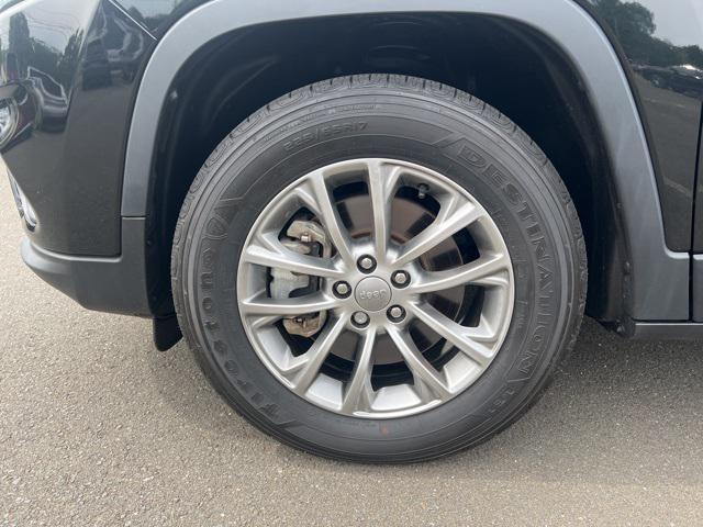 Photo of 2021 Diamond Black Crystal Pearlcoat Jeep Cherokee