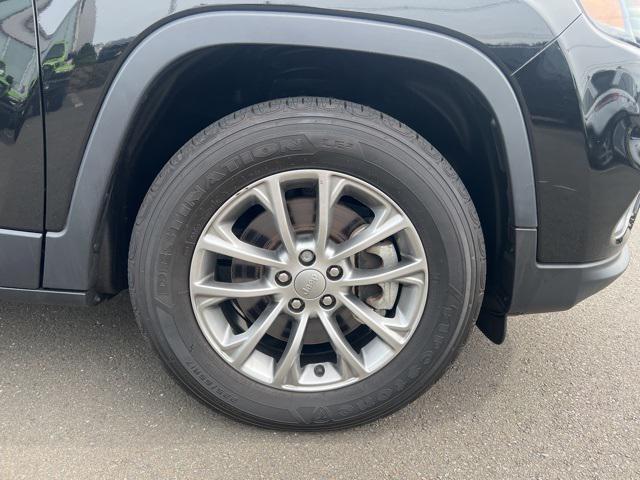 Photo of 2021 Diamond Black Crystal Pearlcoat Jeep Cherokee