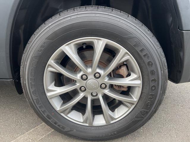 Photo of 2021 Diamond Black Crystal Pearlcoat Jeep Cherokee