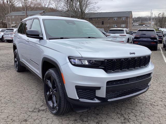 Photo of 2021 Silver Zynith Jeep Grand Cherokee L