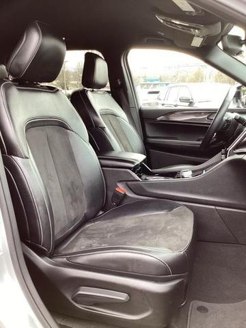 Photo of 2021 Silver Zynith Jeep Grand Cherokee L