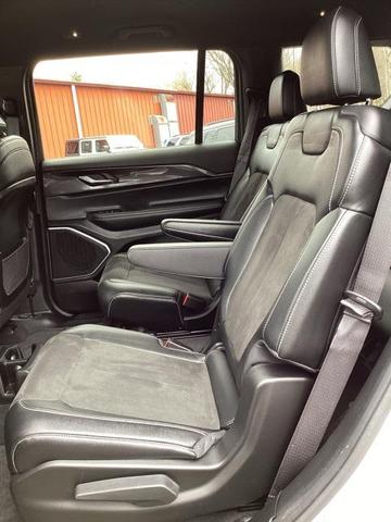 Photo of 2021 Silver Zynith Jeep Grand Cherokee L