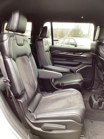 Photo of 2021 Silver Zynith Jeep Grand Cherokee L