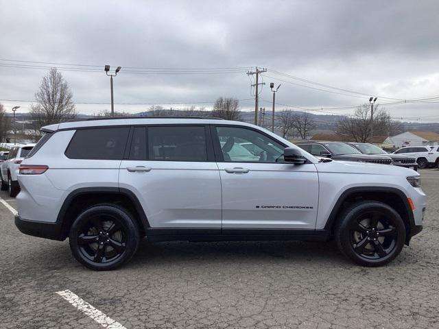 Photo of 2021 Silver Zynith Jeep Grand Cherokee L