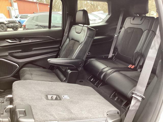 Photo of 2021 Silver Zynith Jeep Grand Cherokee L