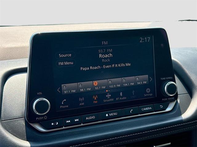 Photo of 2023 Pearl White Tricoat Nissan Rogue