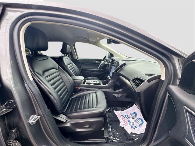 Photo of 2022 Carbonized Gray Metallic Ford Edge