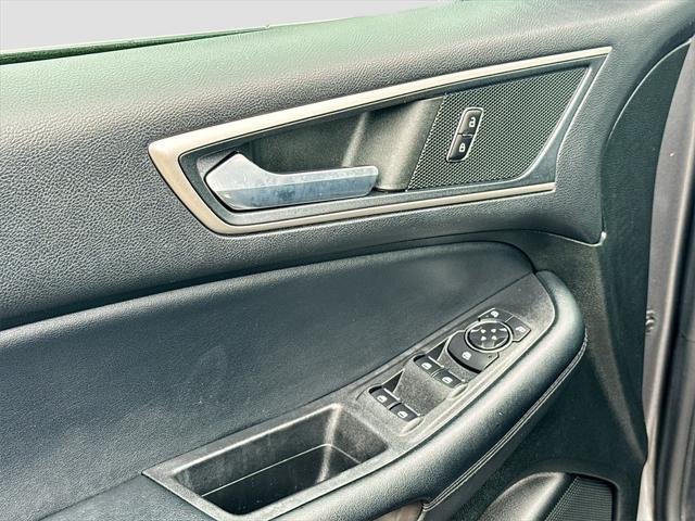 Photo of 2022 Carbonized Gray Metallic Ford Edge