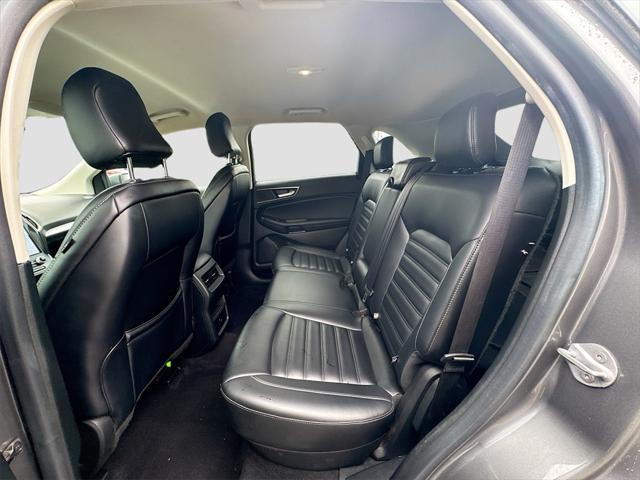 Photo of 2022 Carbonized Gray Metallic Ford Edge