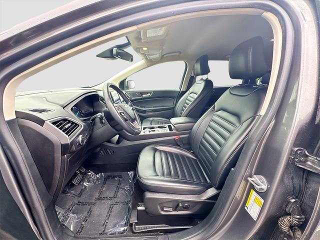 Photo of 2022 Carbonized Gray Metallic Ford Edge