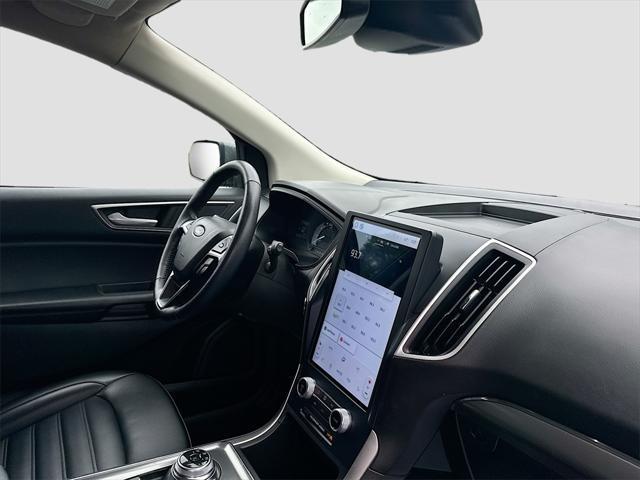 Photo of 2022 Carbonized Gray Metallic Ford Edge
