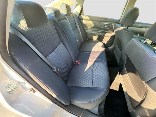 Photo of 2017 Brilliant Silver Metallic Nissan Altima