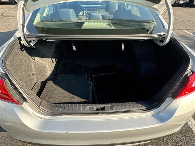 Photo of 2017 Brilliant Silver Metallic Nissan Altima