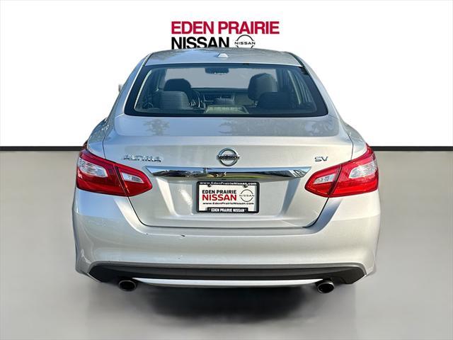 Photo of 2017 Brilliant Silver Metallic Nissan Altima