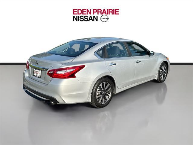 Photo of 2017 Brilliant Silver Metallic Nissan Altima