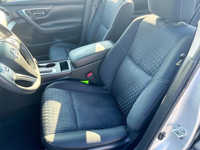 Photo of 2017 Brilliant Silver Metallic Nissan Altima