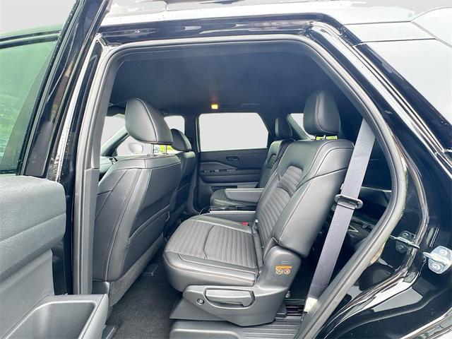 Photo of 2024 Super Black Nissan Pathfinder