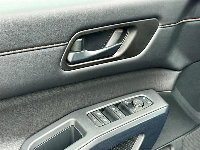 Photo of 2024 Super Black Nissan Pathfinder