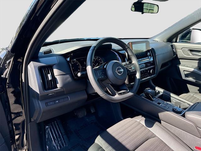 Photo of 2023 Super Black Nissan Pathfinder