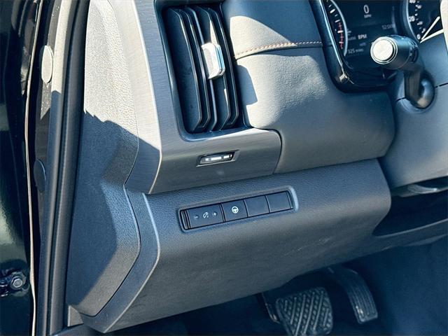 Photo of 2023 Super Black Nissan Pathfinder