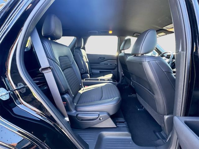 Photo of 2023 Super Black Nissan Pathfinder