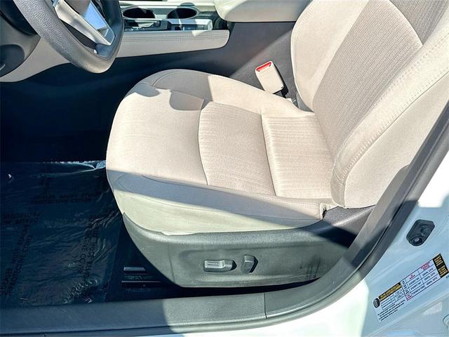 Photo of 2023 Pearl White Tricoat Nissan Altima