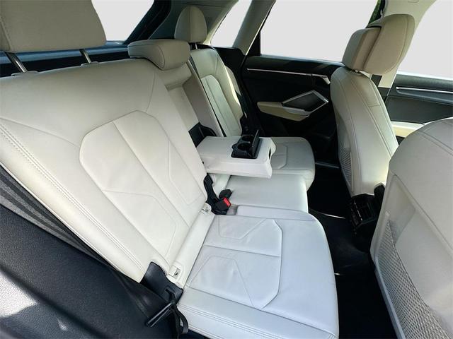 Photo of 2023 White Audi Q3