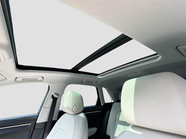 Photo of 2023 White Audi Q3