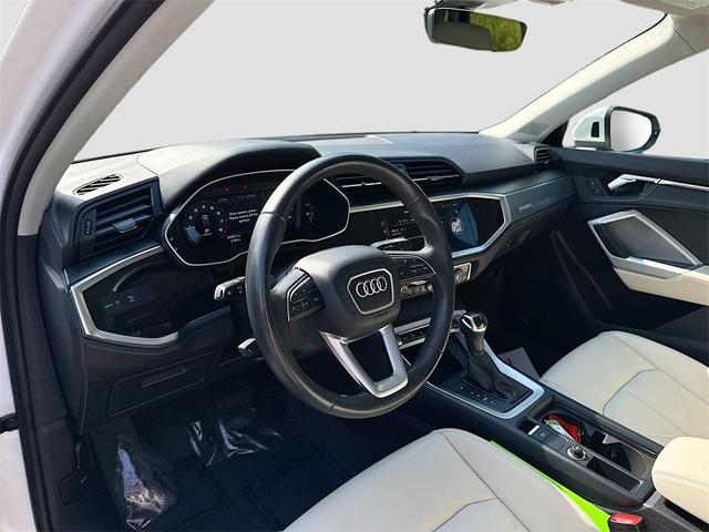 Photo of 2023 White Audi Q3