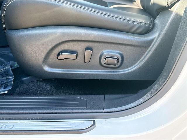 Photo of 2024 Pearl White Tricoat Nissan Murano