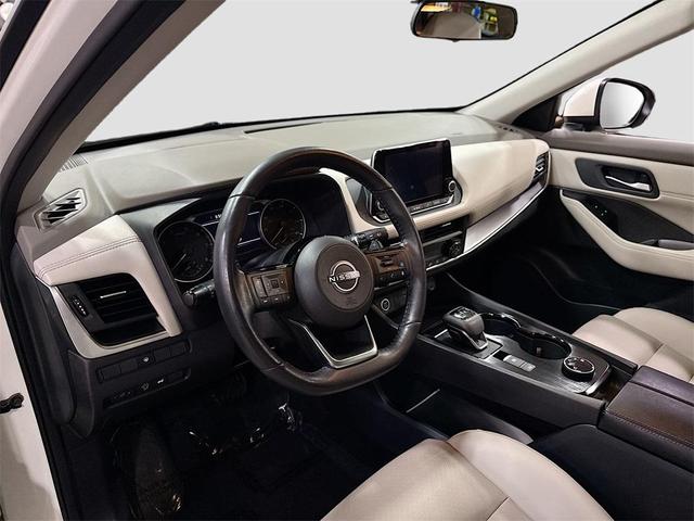 Photo of 2023 Pearl White Nissan Rogue