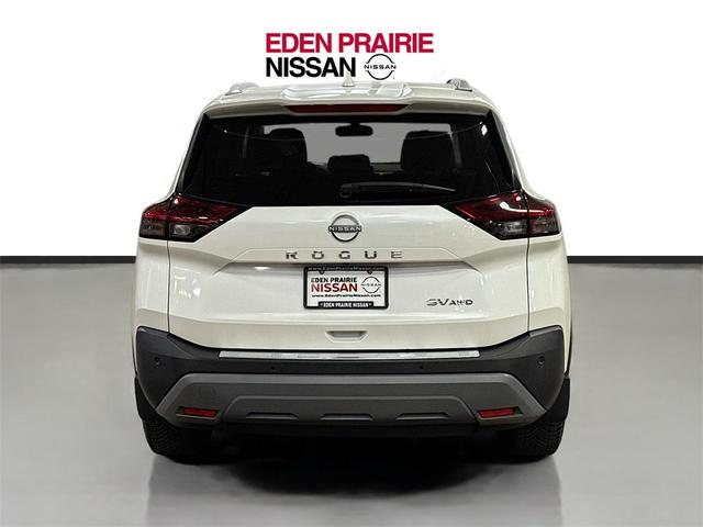 Photo of 2023 Pearl White Nissan Rogue